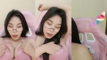 Kak Ezaaa Kacamata Remas Toket Live Hot